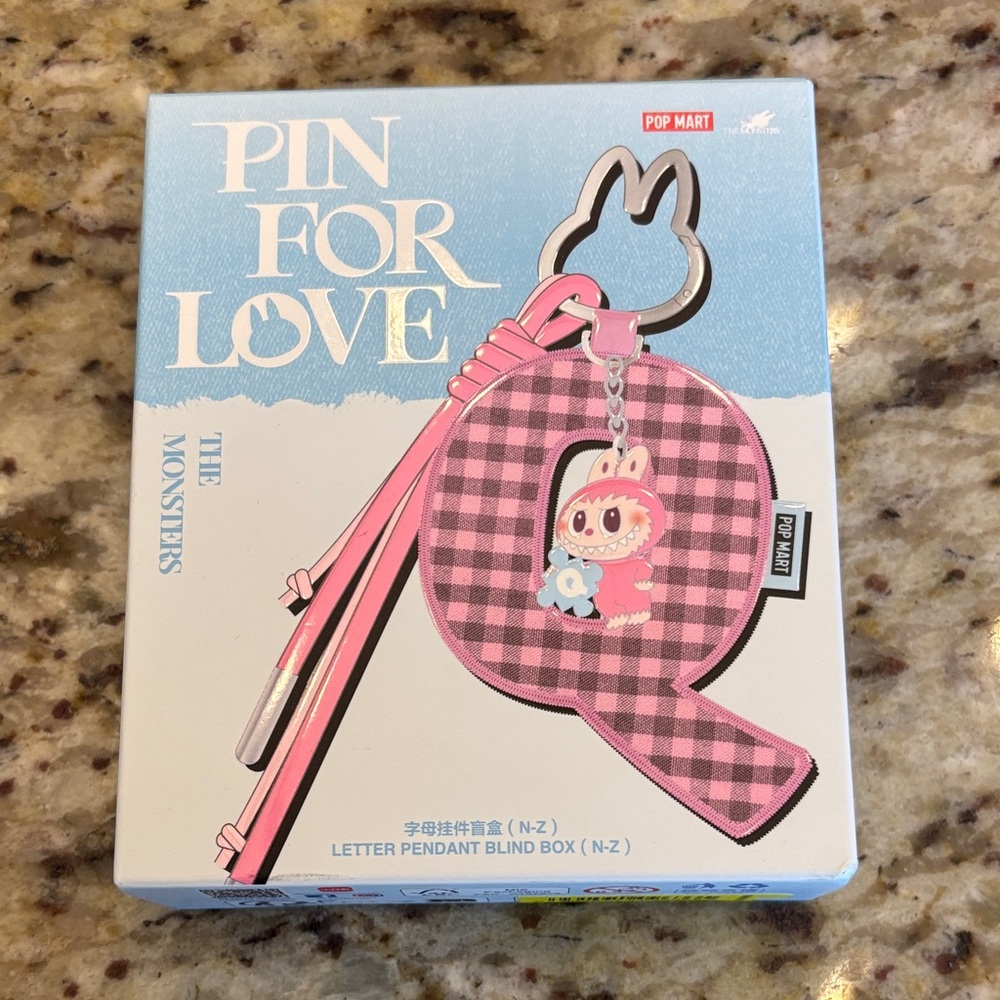 Pop Mart Pin For Love - W keychain - sealed, NIB